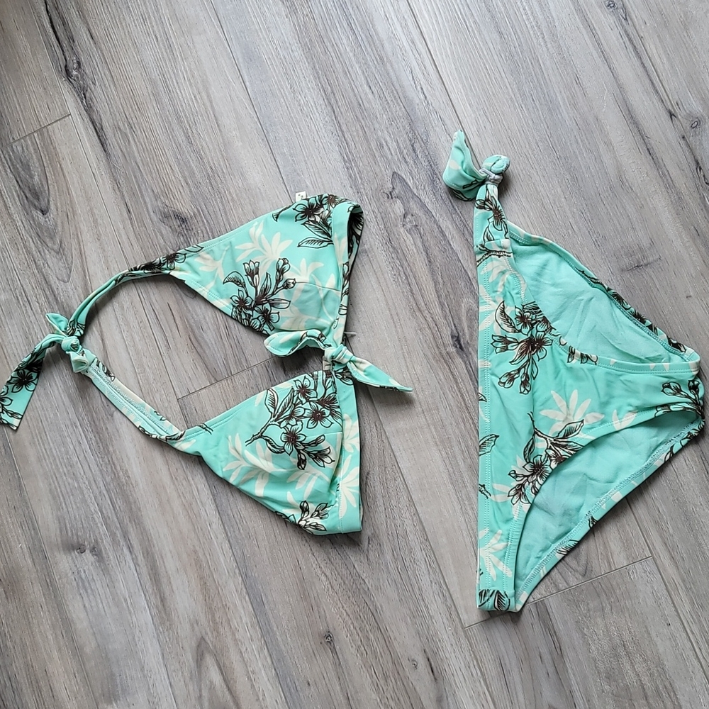 Cute Swimsuit size Medium 😍